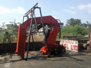 מנוף לאחר שיפוץ לפני הרכבה על משאית